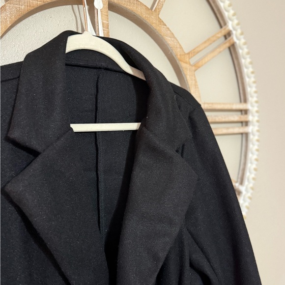 Elegant Black Double-Breasted Women's Coat - Picture 2 of 5